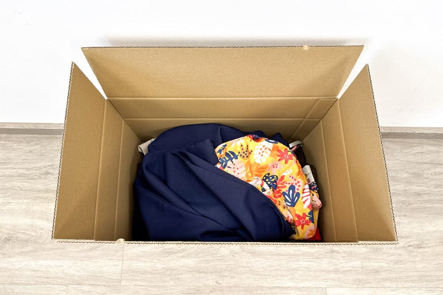 Karton mit diversen Artikeln